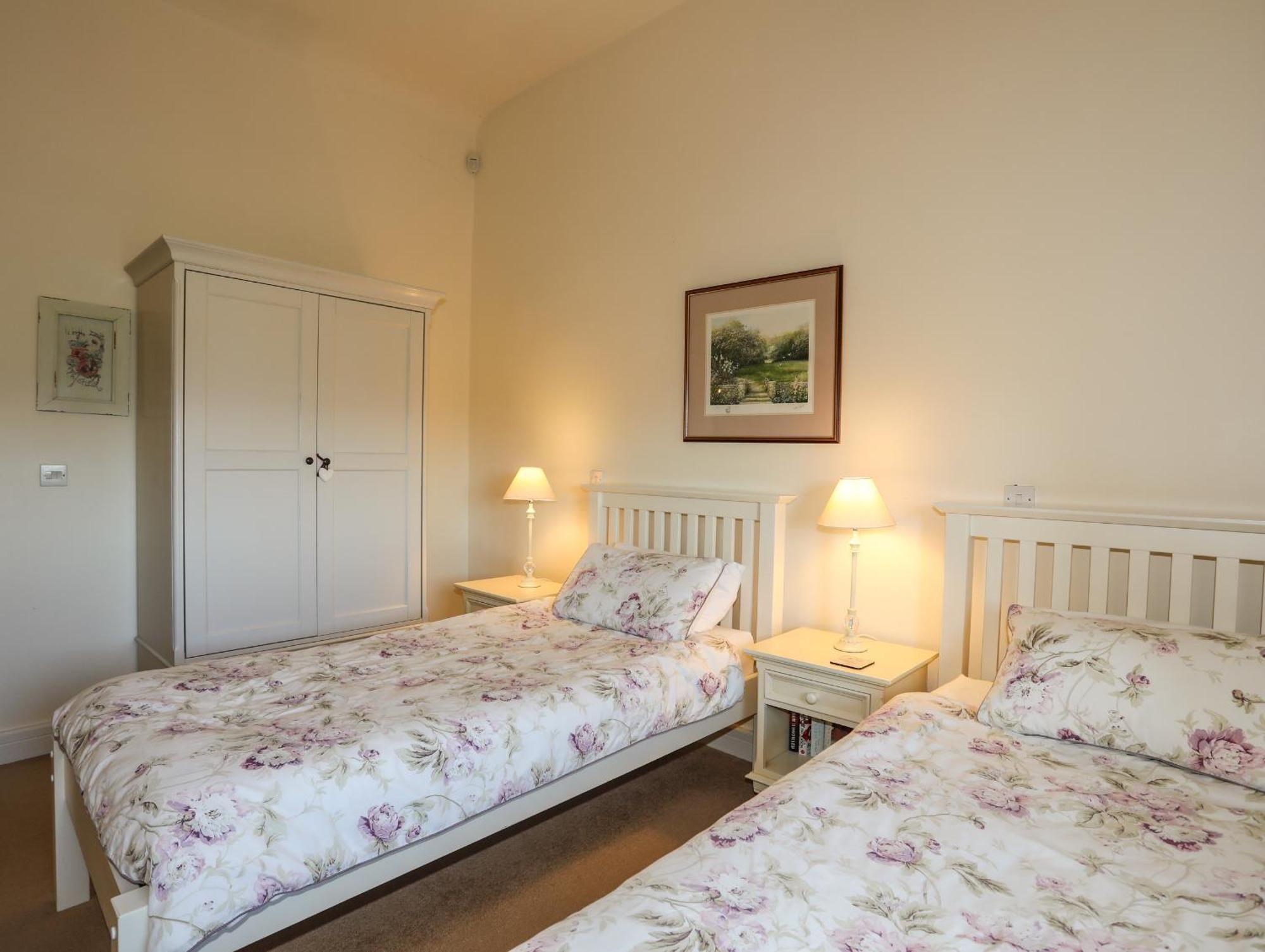 Cosy Barn Villa Dwyran Bagian luar foto