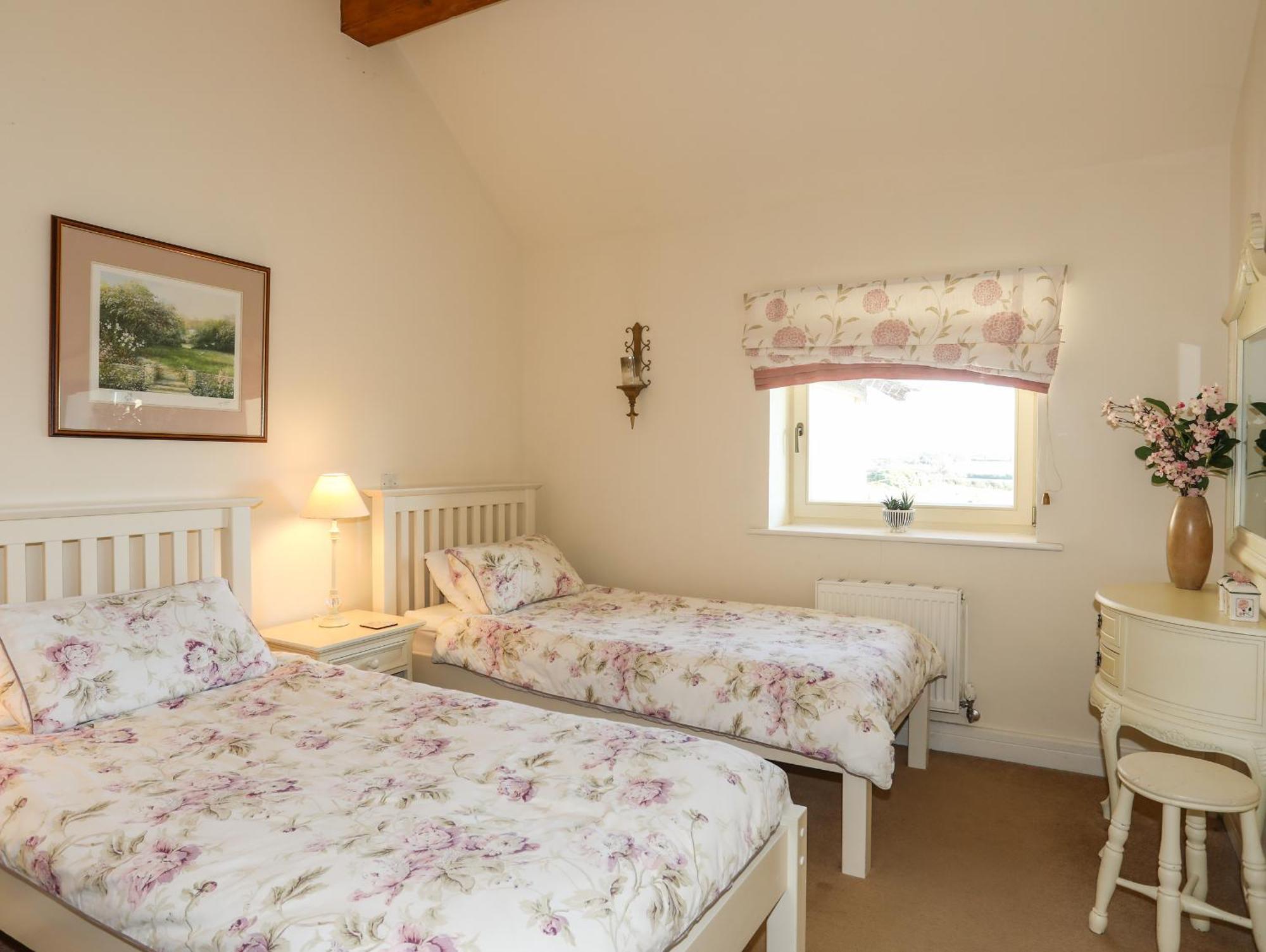 Cosy Barn Villa Dwyran Bagian luar foto