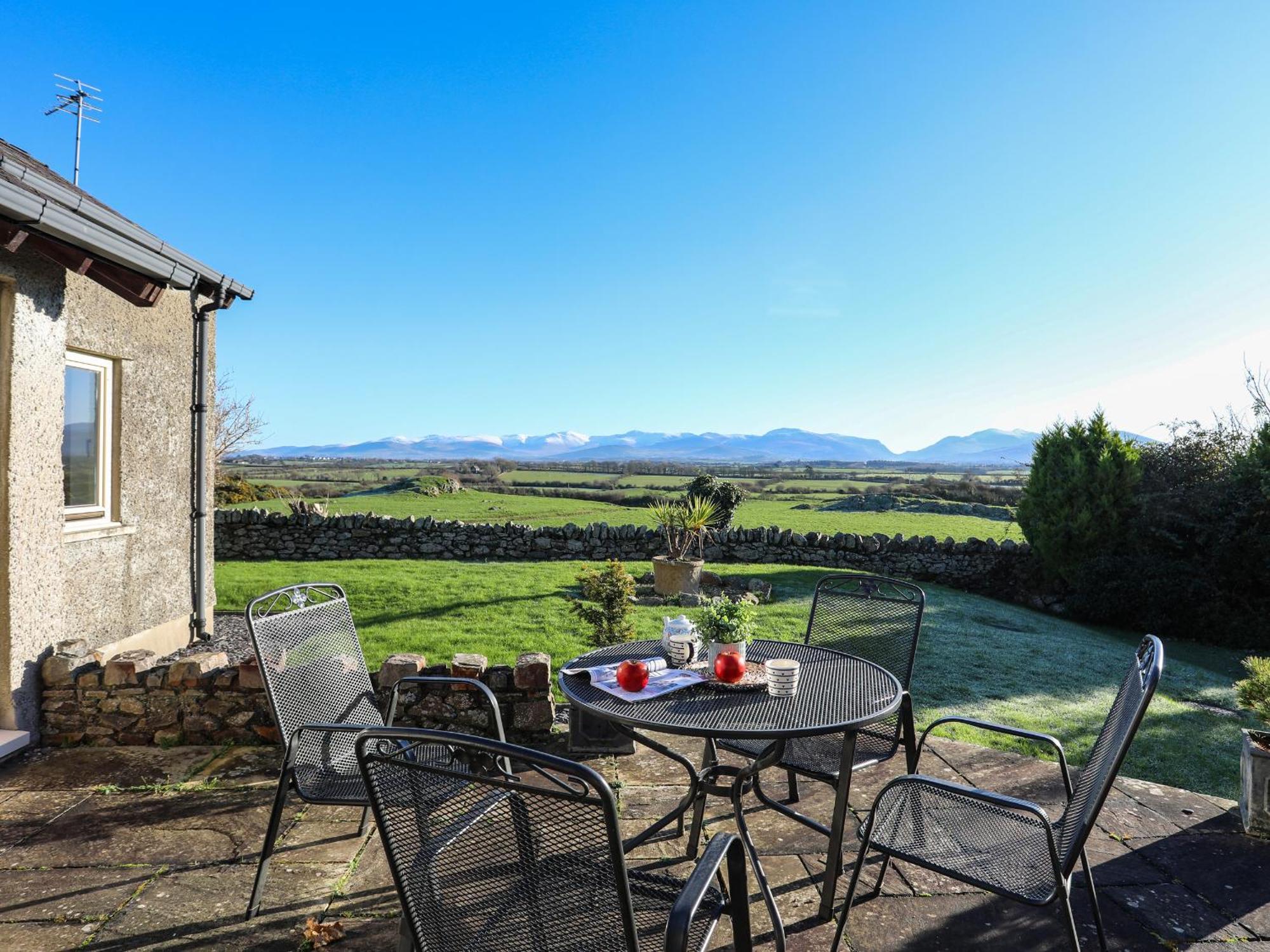 Cosy Barn Villa Dwyran Bagian luar foto