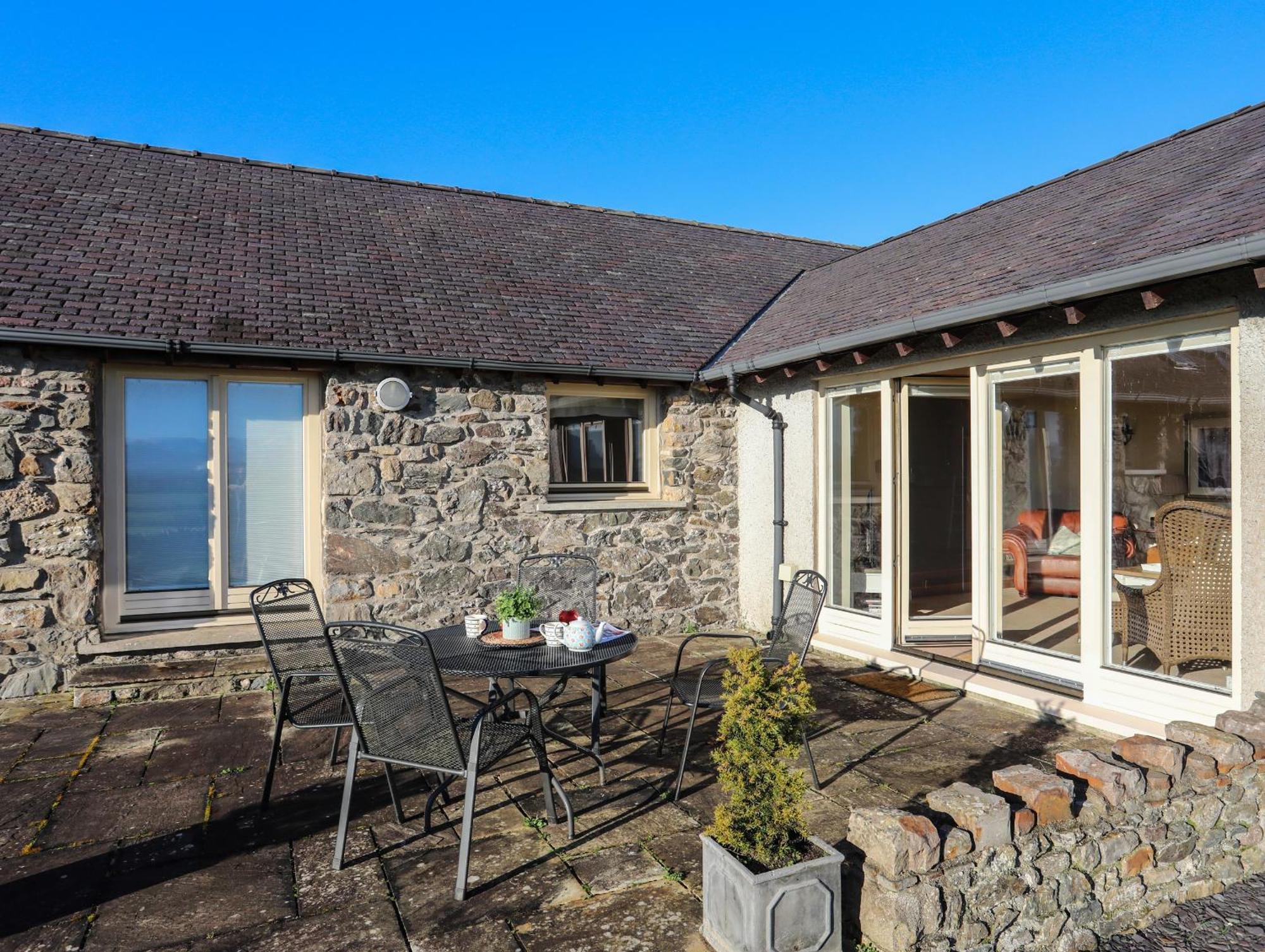 Cosy Barn Villa Dwyran Bagian luar foto