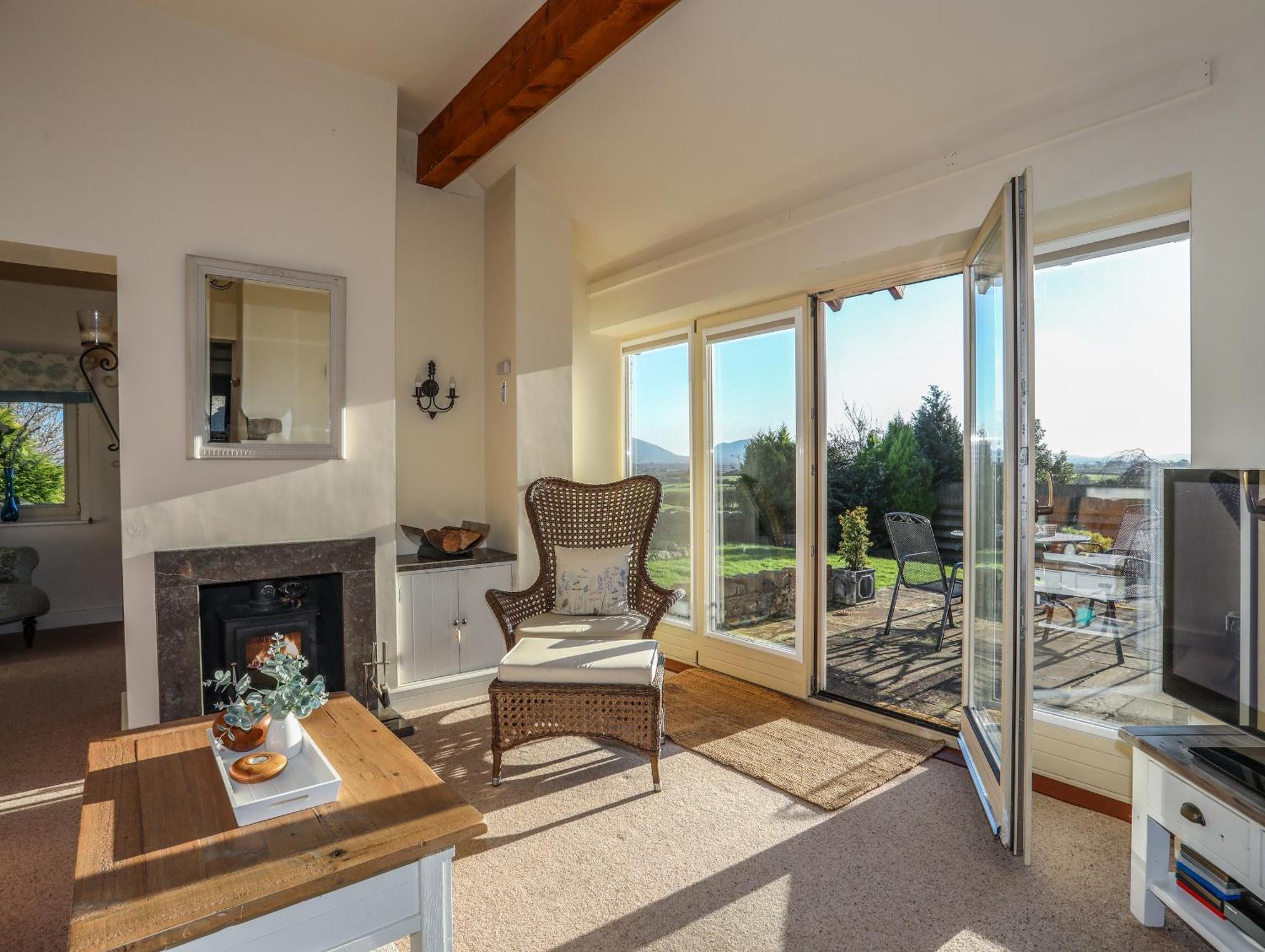 Cosy Barn Villa Dwyran Bagian luar foto