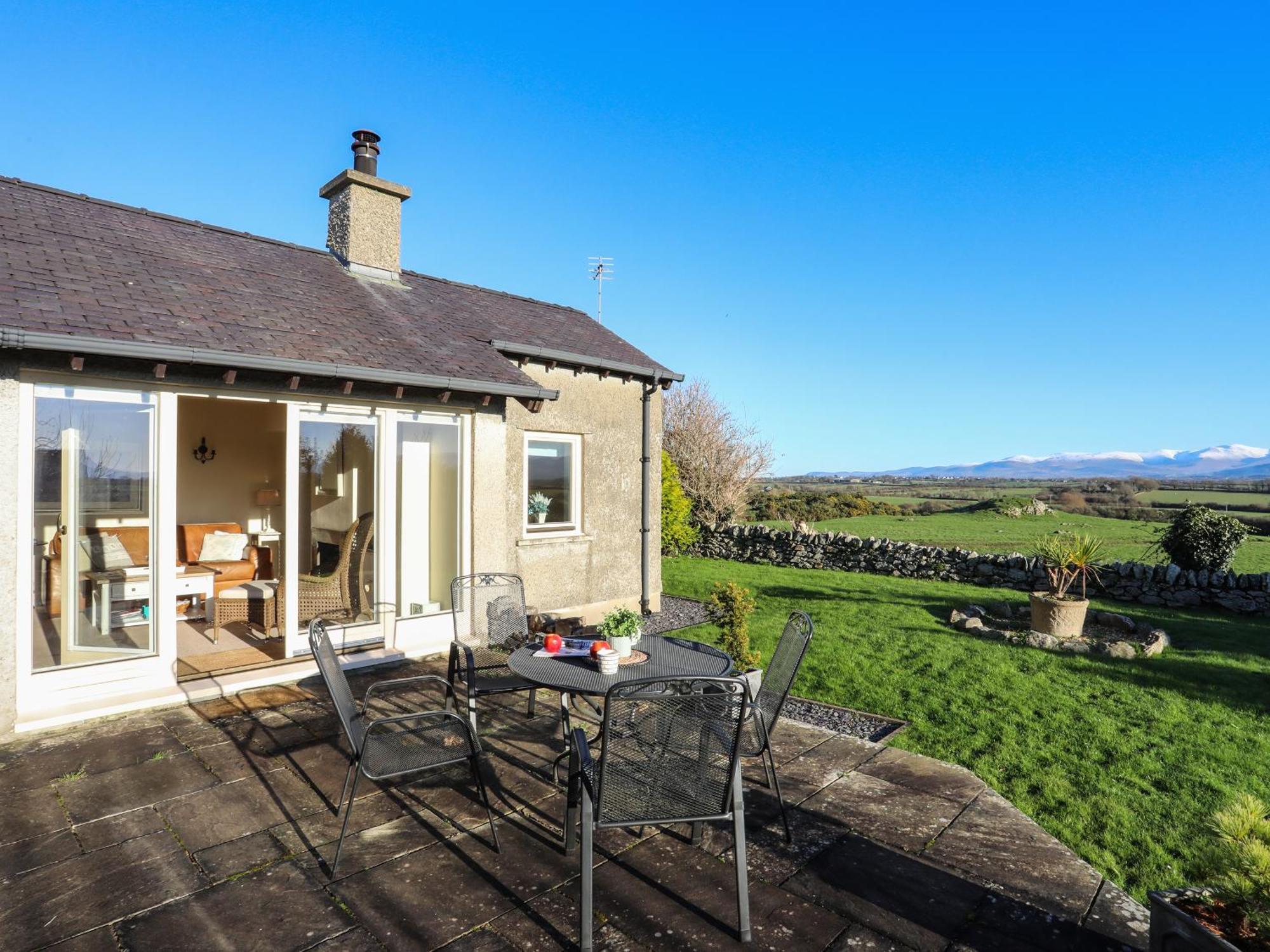 Cosy Barn Villa Dwyran Bagian luar foto