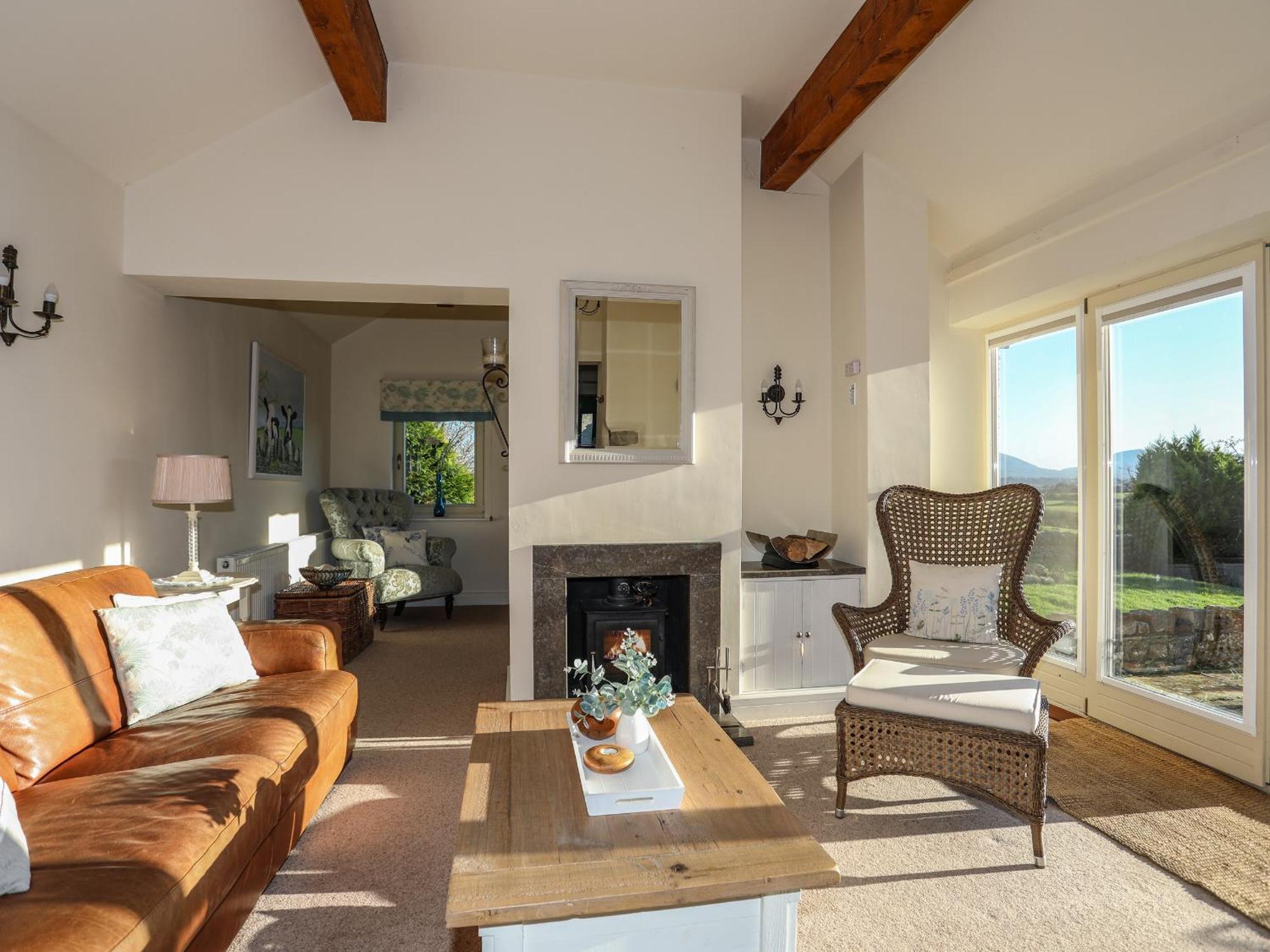 Cosy Barn Villa Dwyran Bagian luar foto